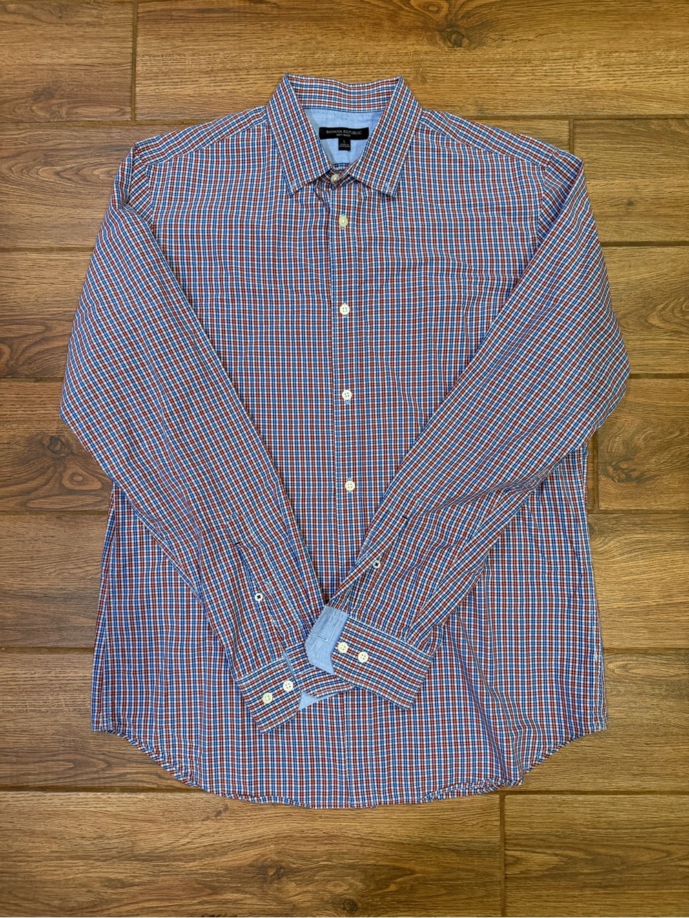 Banana Republic Men’s Red & Blue Checked soft wash Dress Shirt / large